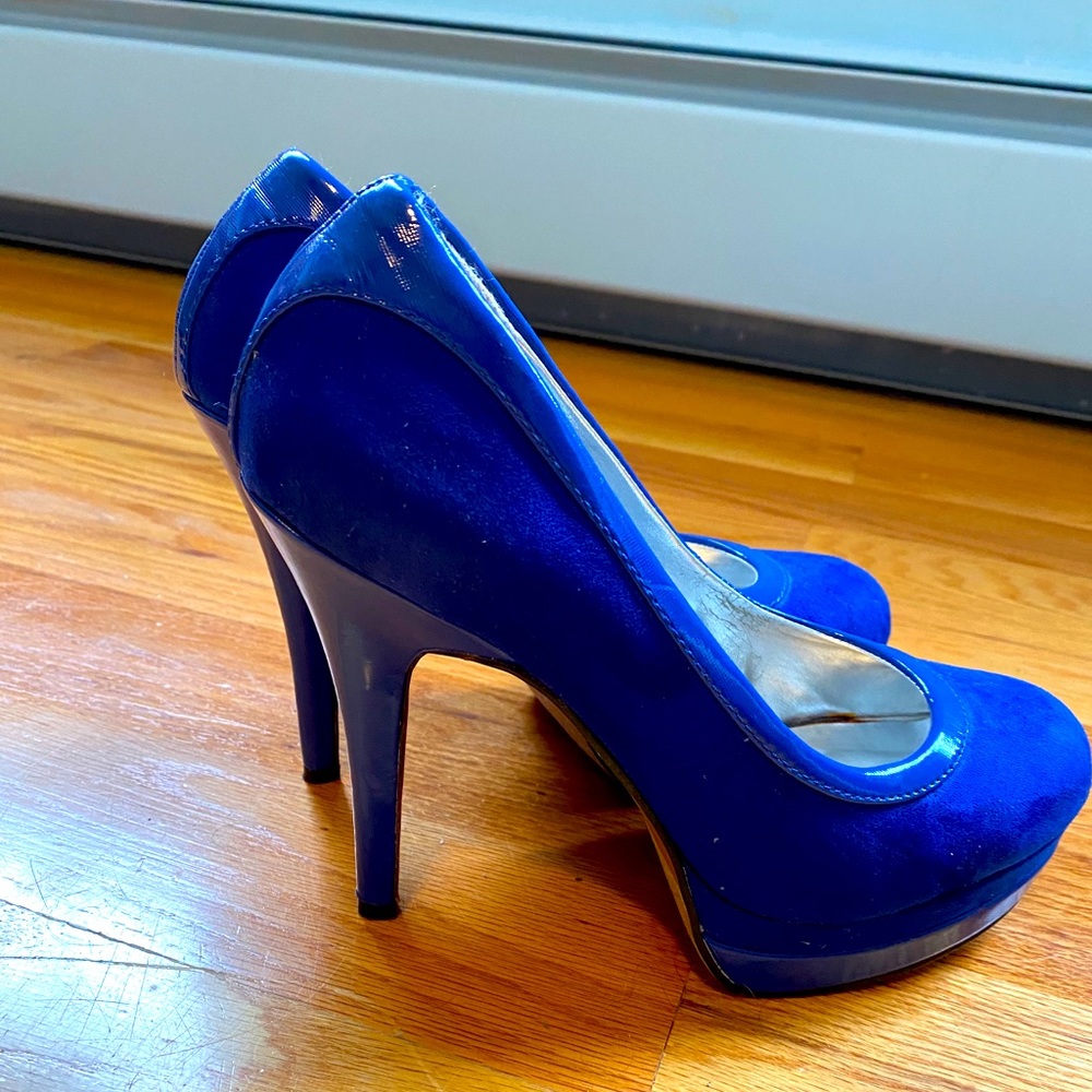 Blue suede pumps worn once